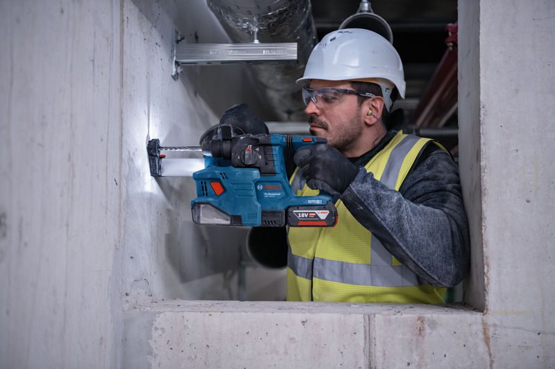 Bosch Akku-Bohrhammer mit SDS plus GBH 18V-22, L-BOXX
