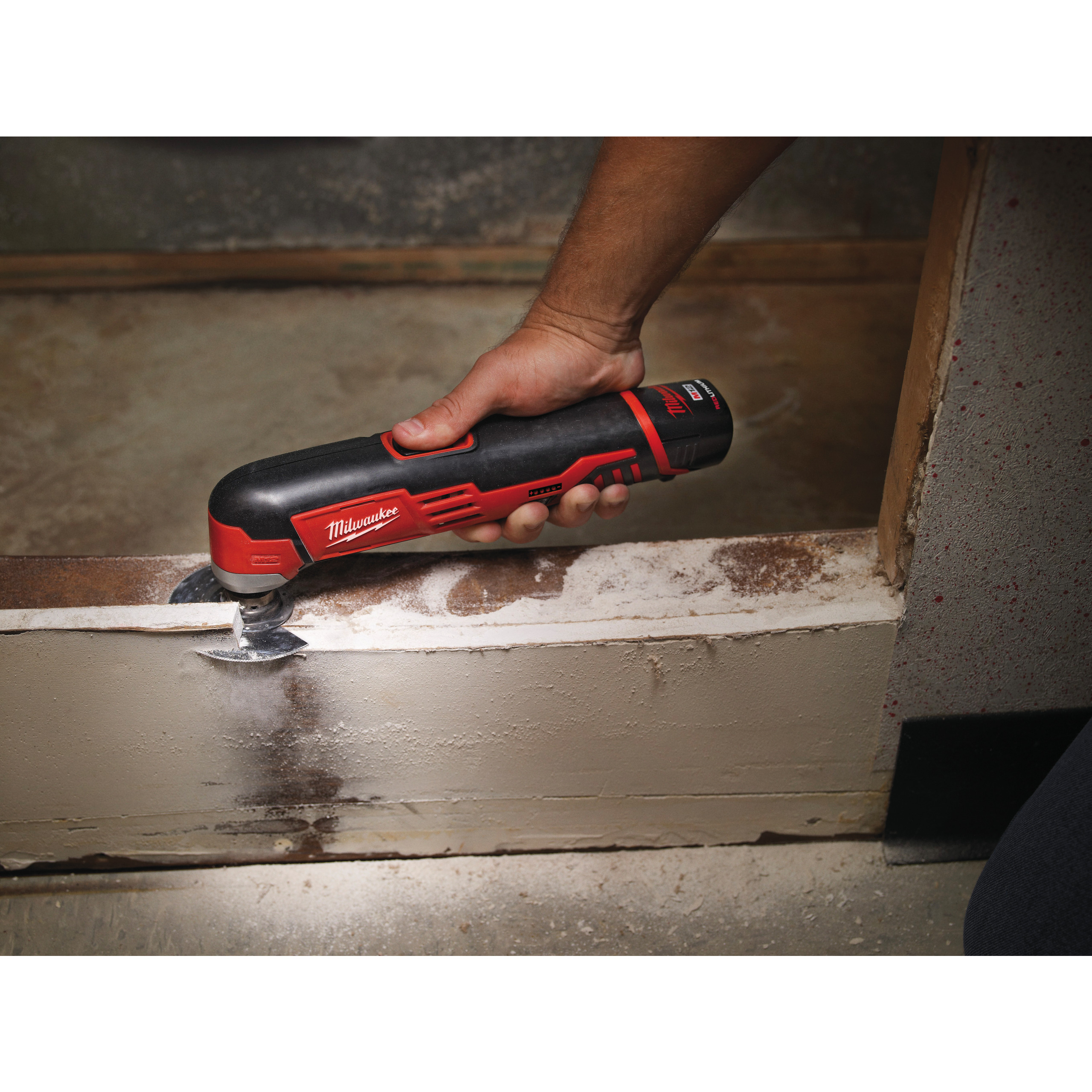 Milwaukee Akku-Multitool C12 MT/2.0 Ah