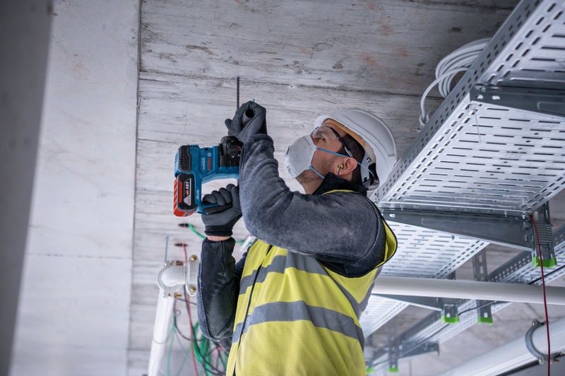 Bosch Akku-Bohrhammer mit SDS plus GBH 18V-22, L-BOXX